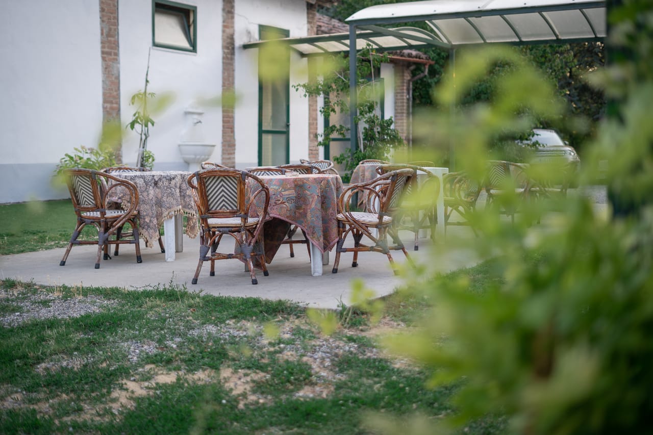 Terrasse mit traditioneller Aufschnittmaschine
