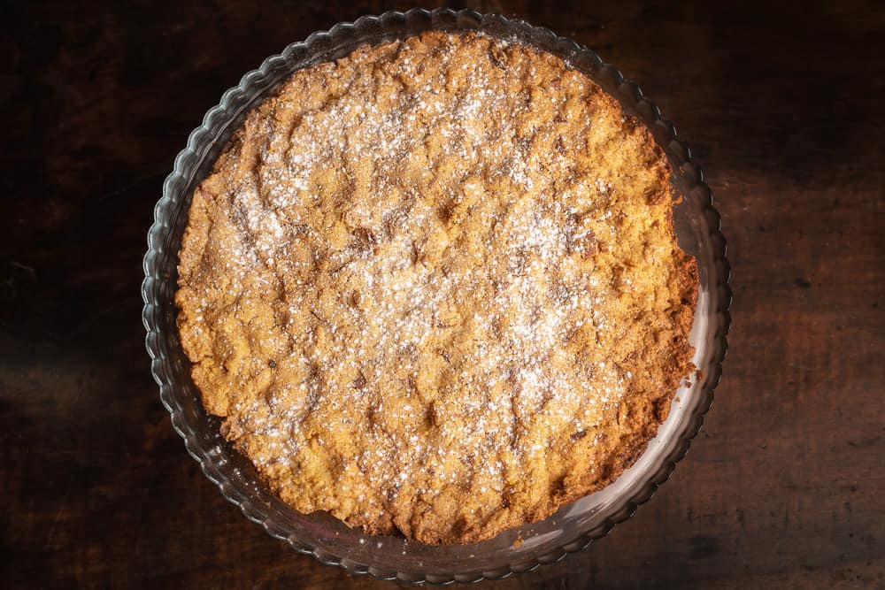 Traditional sbrisolona cake