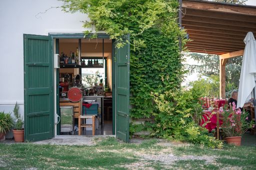 Terrazza con affettatrice tradizionale