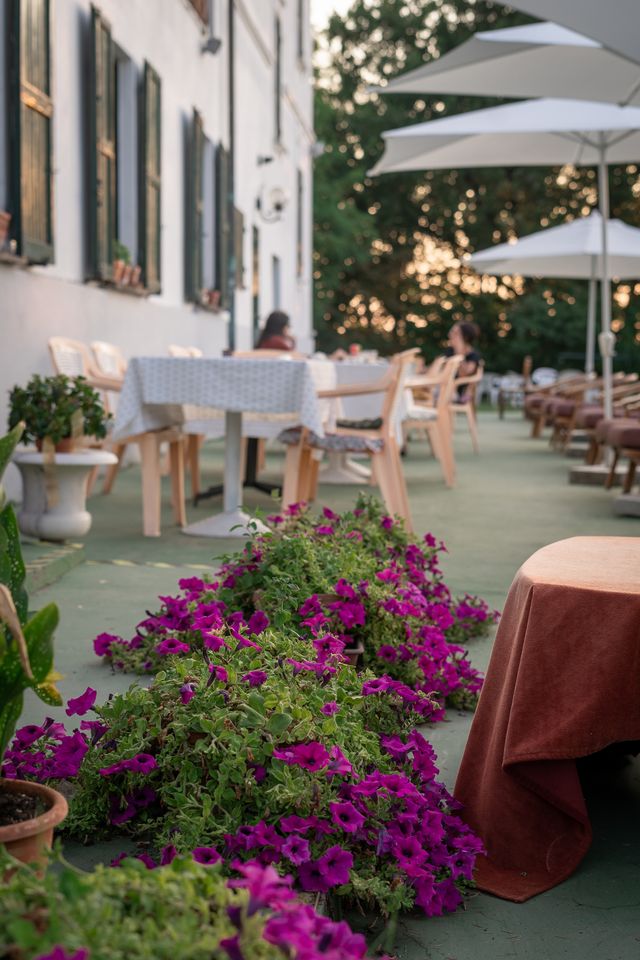 Fiori all'esterno del ristorante